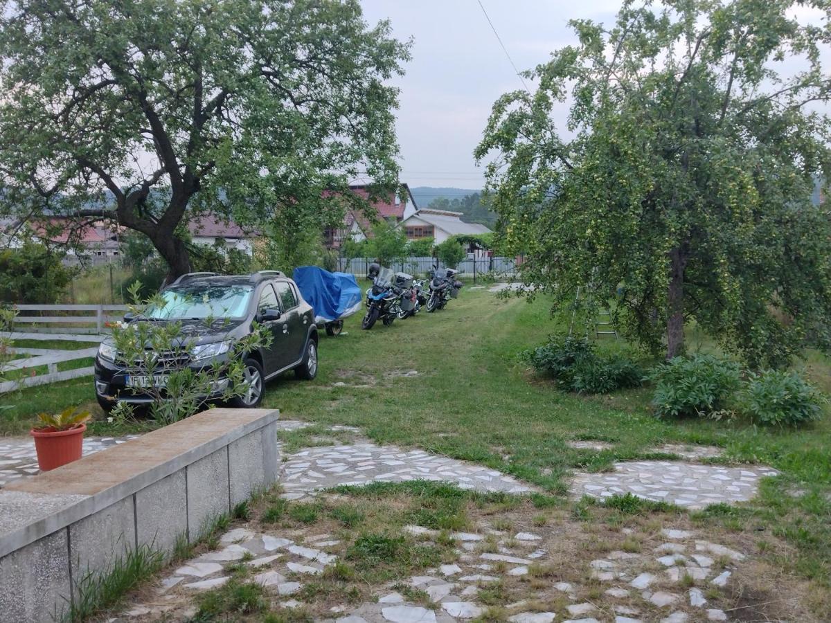 Vila Luna Poema Affittacamere Curtea de Argeş Esterno foto